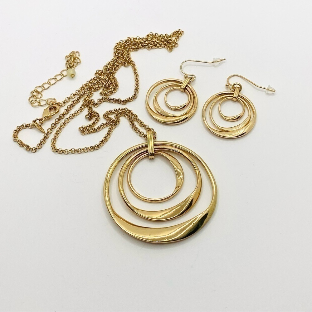 Avon NWT Marked Earrings Necklace Gold Tone Vintage Set